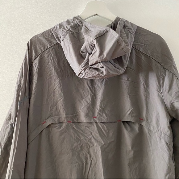Nathan Stealth Lightweight Gray Running Jacket With Hood Men’s Size Medium - Picture 6 of 11